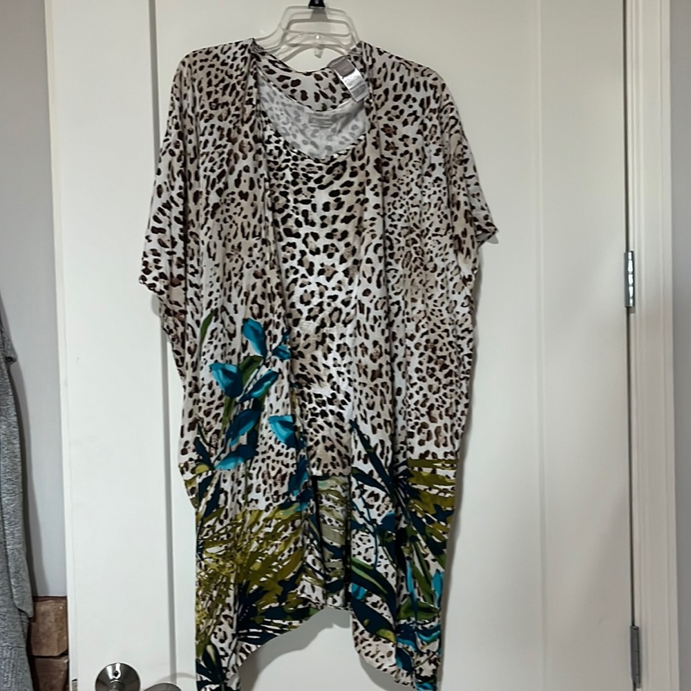 Chicos animal print tank size 2  US 10 and cover OS